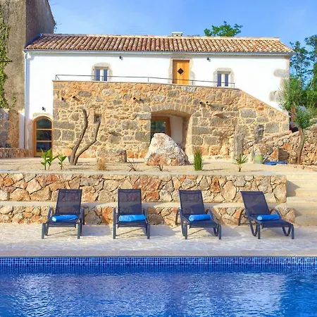 Villa May Villa *