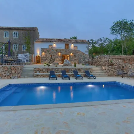 Villa May Villa *