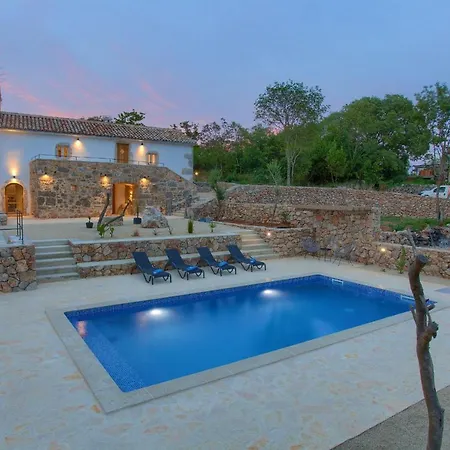 Villa May Villa