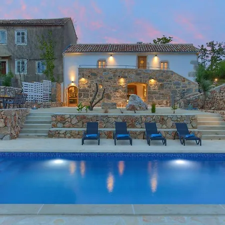 Villa Villa May