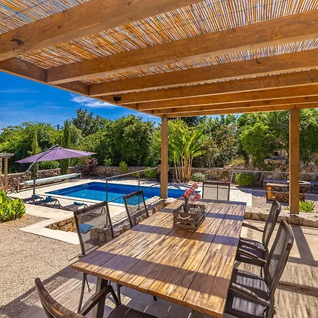 Villa May فيلة *