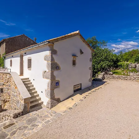 Villa May فيلة Gostinjac